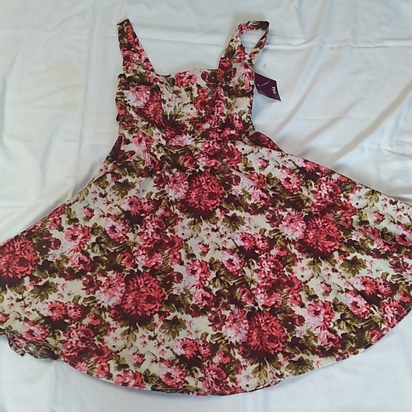 Spring Floral Dress - Picture 2 of 3